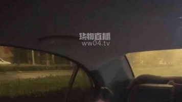 【小宇】车内脱下运动鞋 tian羞涩素人学生妹的jio