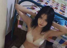 高颜值女孩惨遭床上捆住TK