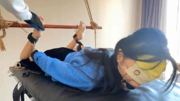 定拍足枷双姿势被两人TK